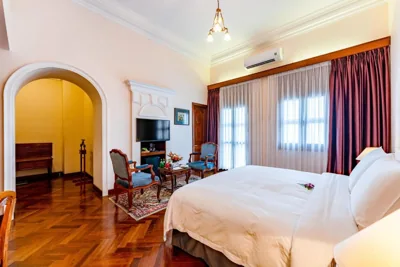 Century Saigon River Deluxe Doppelzimmer — Hotel Majestic Saigon